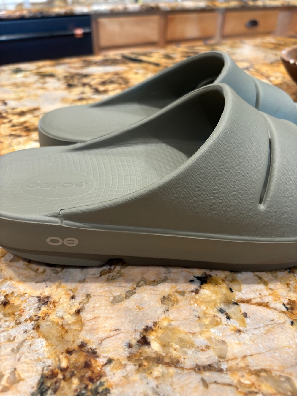 OOFOS - - Picture 2 of 4